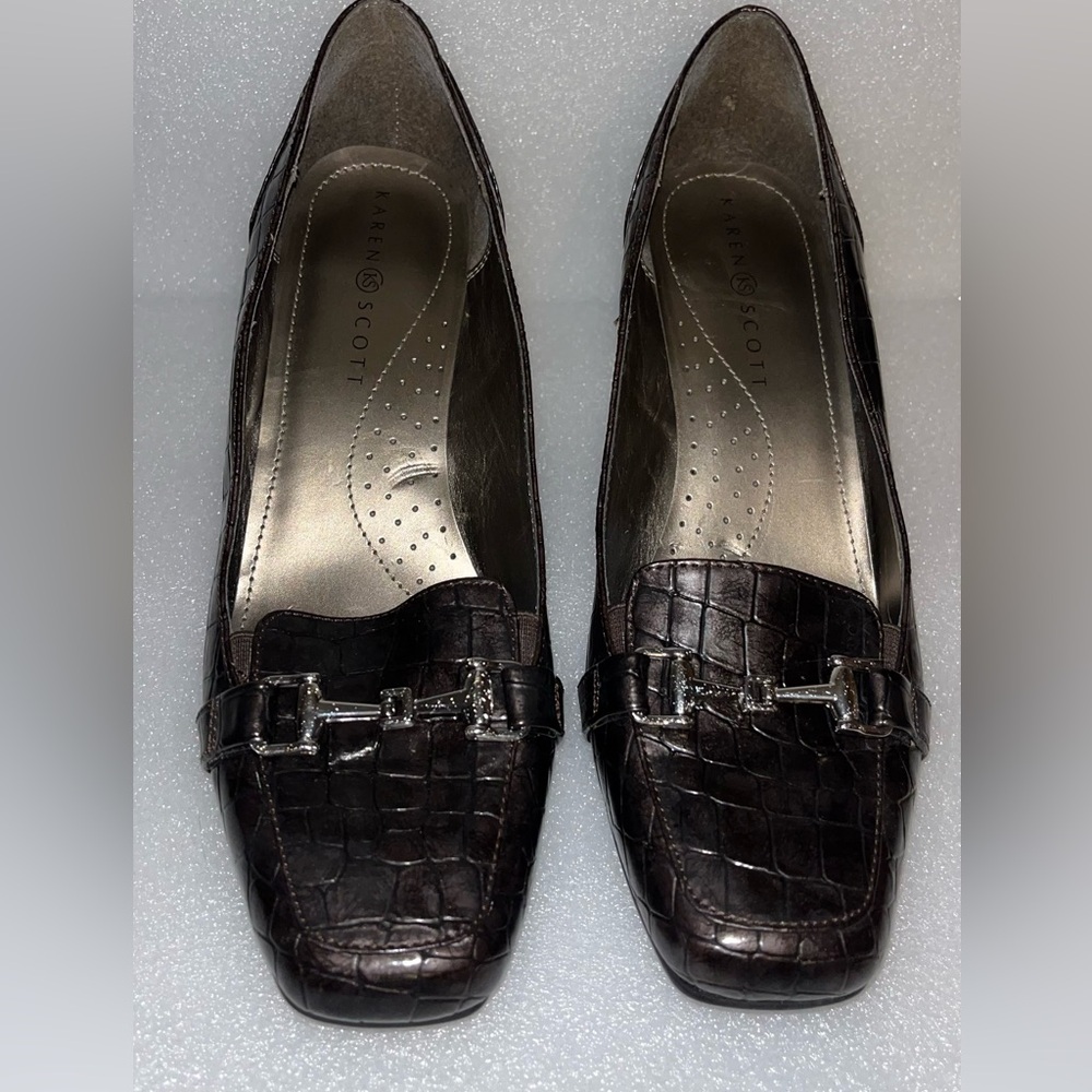 Karen Scott Women's Brown heels